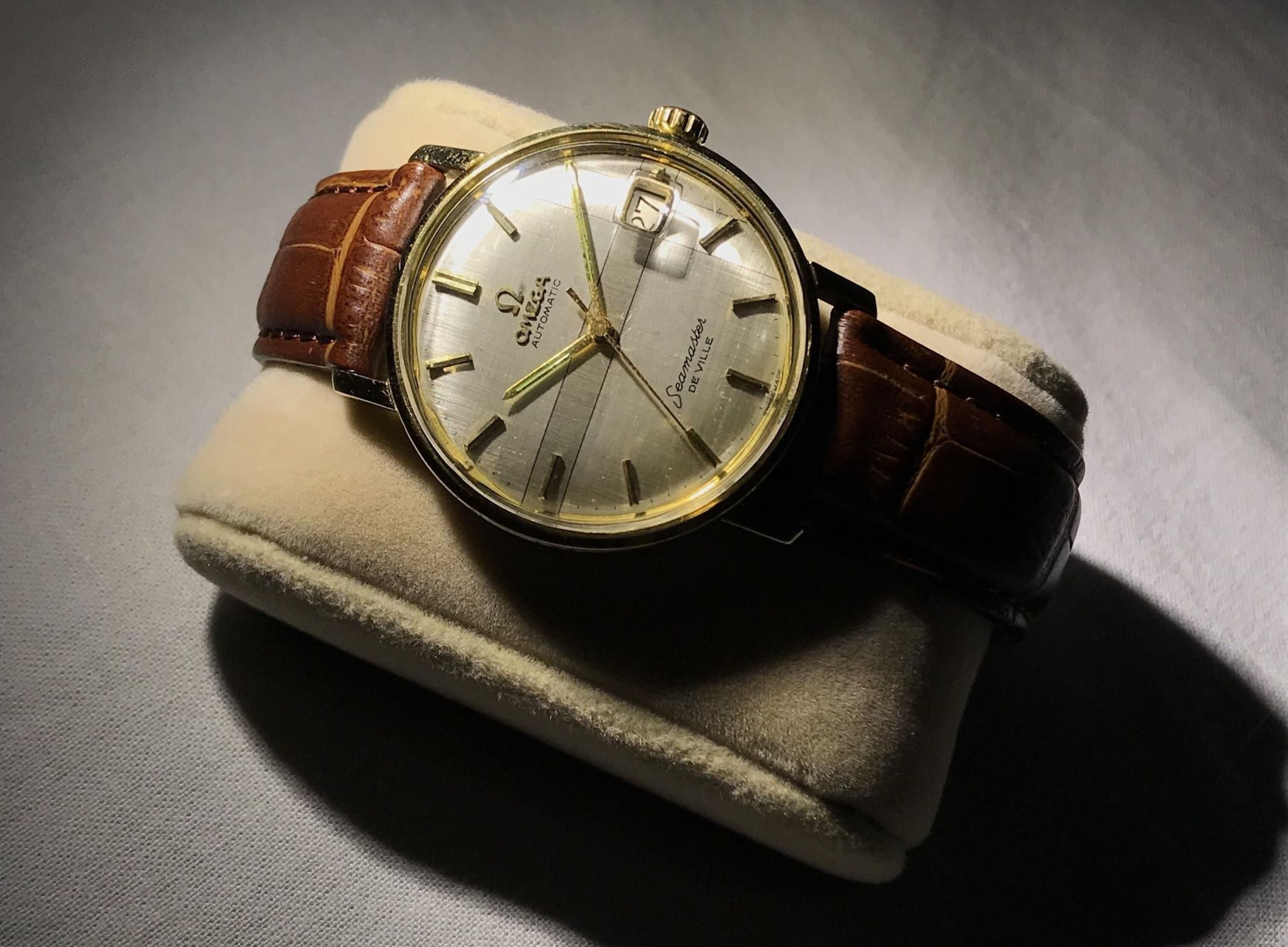 Chiếc đồng hồ có kiểu dáng sang trọng khỏe khoắn khẳng định vị thế phải mạnh Chiếc đồng hồ có kiểu dáng sang trọng khỏe khoắn khẳng định vị thế phải mạnh